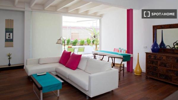 4-bedroom apartment for rent in Feria, Seville.