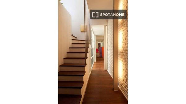 4-bedroom apartment for rent in Feria, Seville.