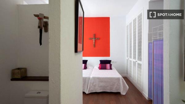 4-bedroom apartment for rent in Feria, Seville.