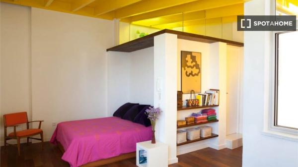 4-bedroom apartment for rent in Feria, Seville.