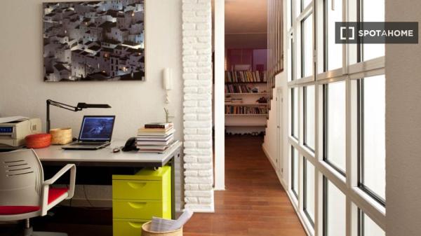 4-bedroom apartment for rent in Feria, Seville.