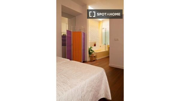 4-bedroom apartment for rent in Feria, Seville.
