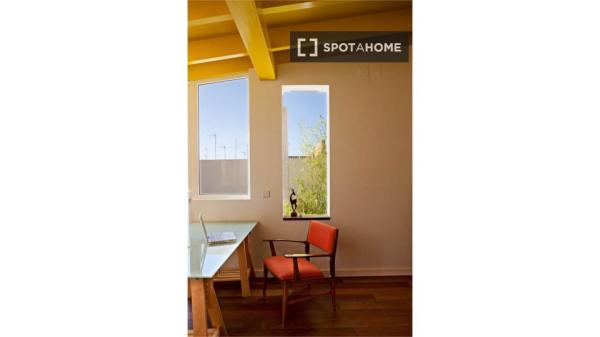 4-bedroom apartment for rent in Feria, Seville.