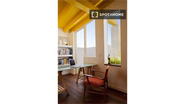 4-bedroom apartment for rent in Feria, Seville.