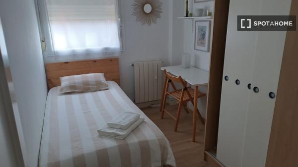 Piso de 2 dormitorios en alquiler en Santander