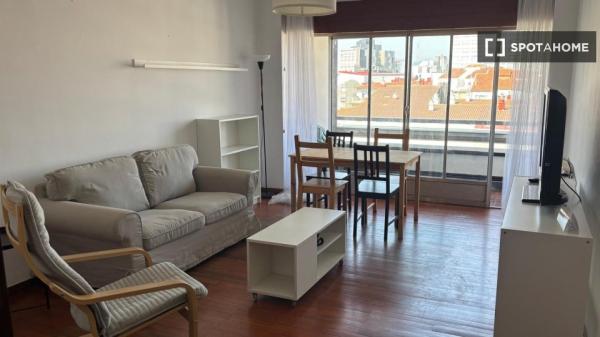 Piso de 4 habitaciones en alquiler en Pontevedra