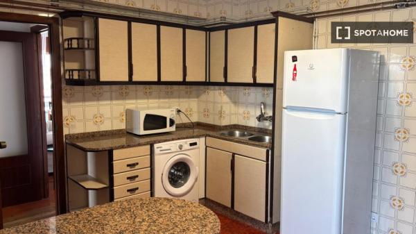 Piso de 4 habitaciones en alquiler en Pontevedra