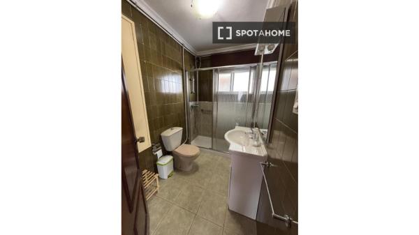 Piso de 4 habitaciones en alquiler en Pontevedra