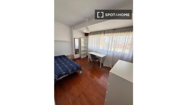 Piso de 4 habitaciones en alquiler en Pontevedra