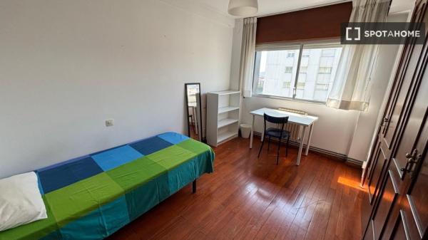 Piso de 4 habitaciones en alquiler en Pontevedra