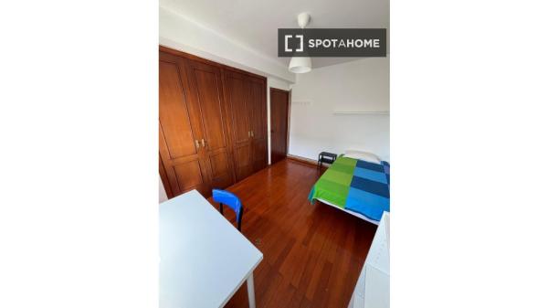 Piso de 4 habitaciones en alquiler en Pontevedra