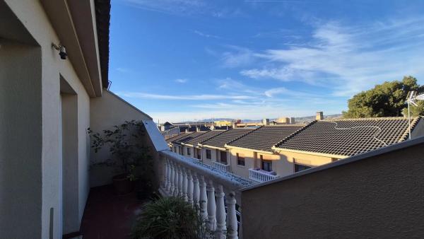 Chalet adosado en calle de Tambor Granaderos