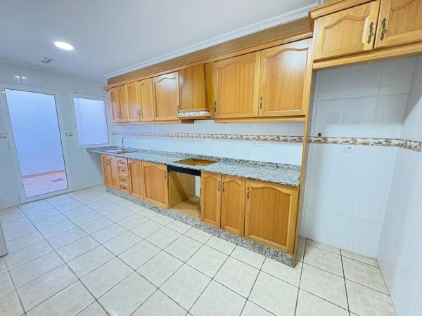 Chalet pareado en calle Juan Carlos I