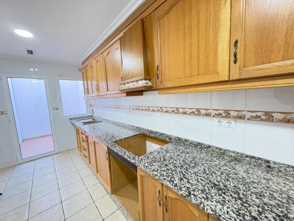 Chalet pareado en calle Juan Carlos I