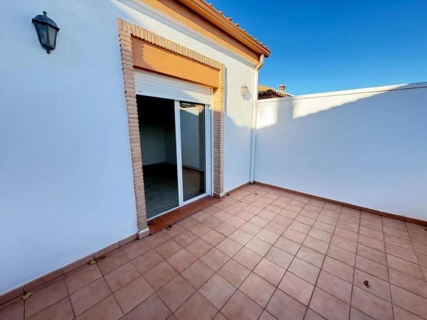 Chalet pareado en calle Juan Carlos I