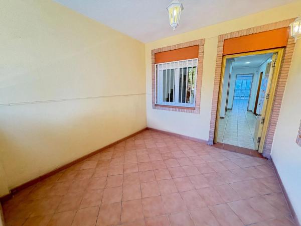 Chalet pareado en calle Juan Carlos I