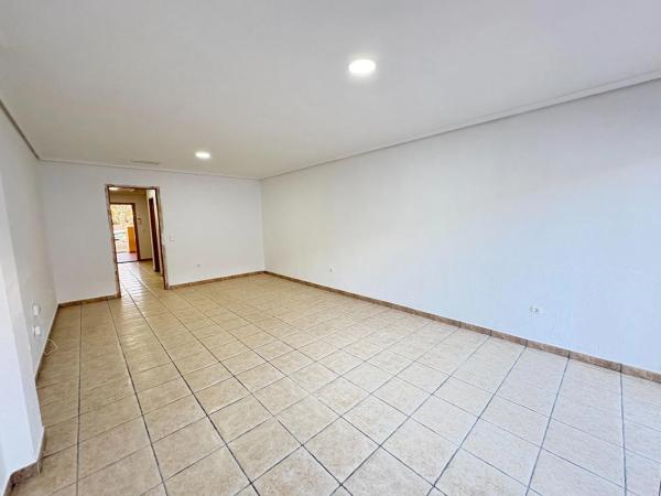 Chalet pareado en calle Juan Carlos I