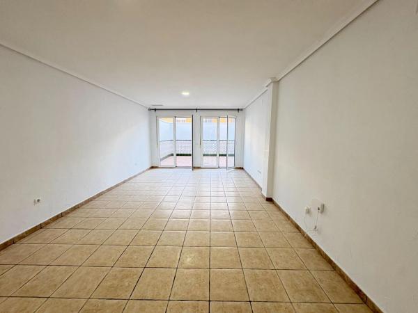 Chalet pareado en calle Juan Carlos I