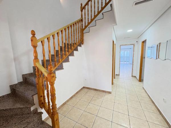 Chalet pareado en calle Juan Carlos I