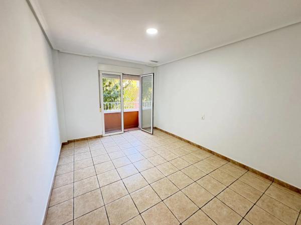 Chalet pareado en calle Juan Carlos I