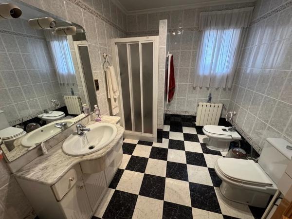 Chalet pareado en calle Benejama