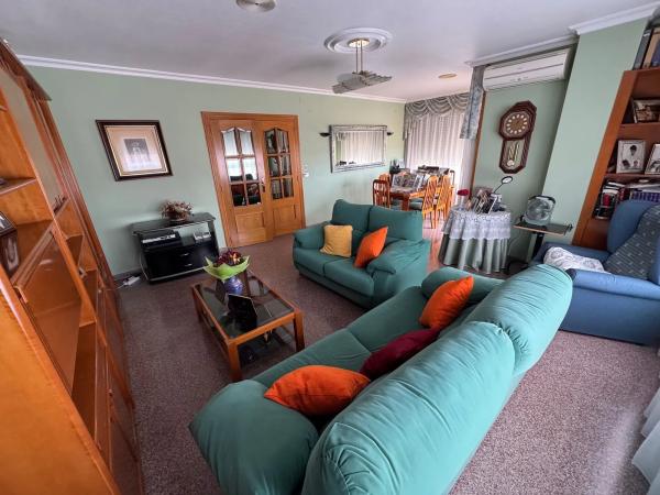 Chalet pareado en calle Benejama