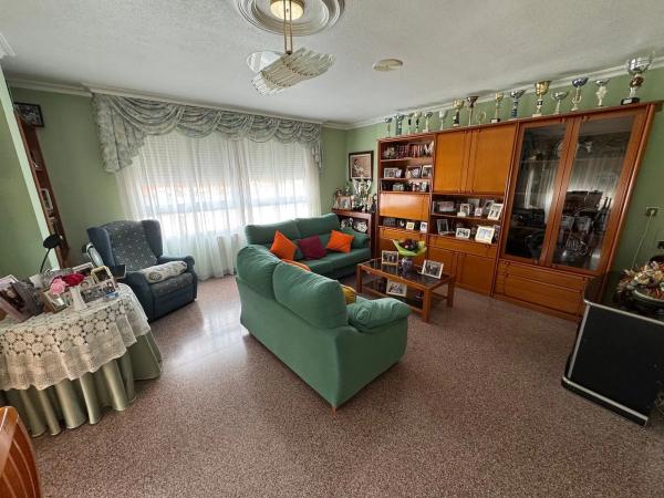 Chalet pareado en calle Benejama