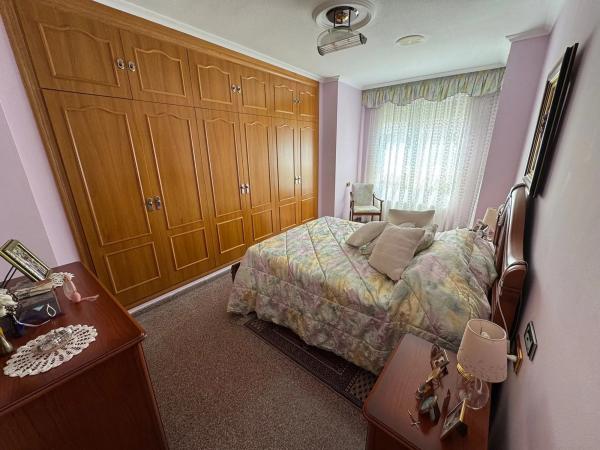 Chalet pareado en calle Benejama