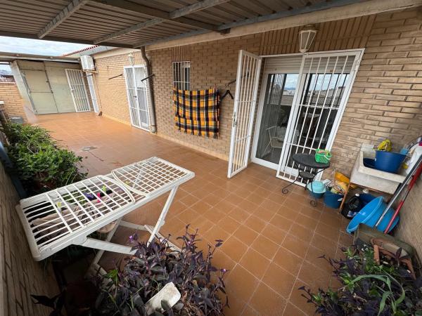 Chalet pareado en calle Benejama