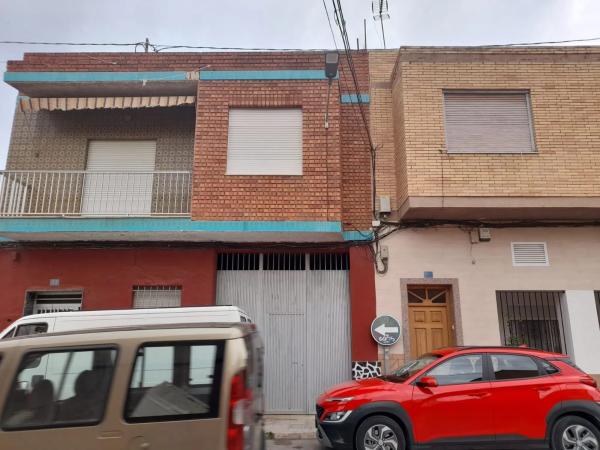 Chalet pareado en calle San Juan, 17