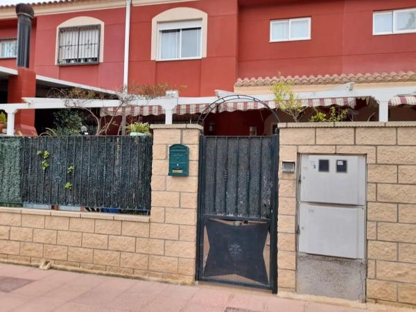 Chalet adosado en calle Virgen de la Estrella