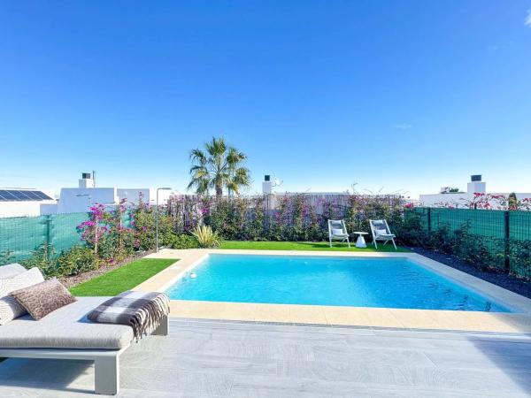 Chalet pareado en calle Daya Vieja