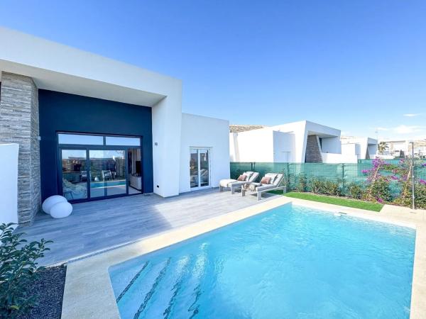 Chalet pareado en calle Daya Vieja