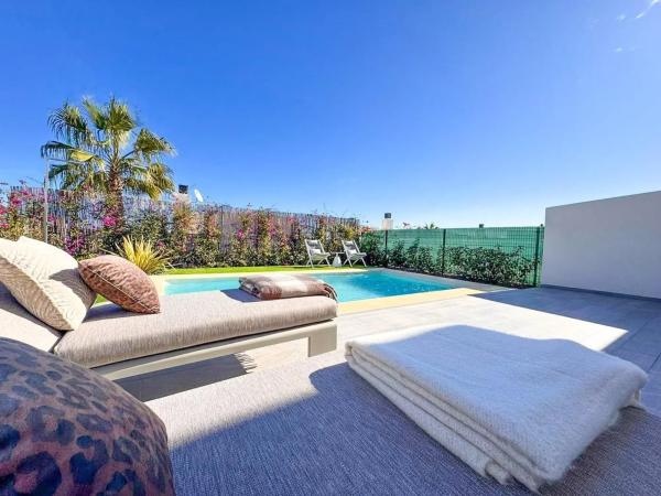 Chalet pareado en calle Daya Vieja