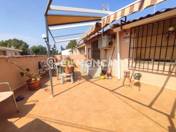 Chalet adosado en calle Rosales