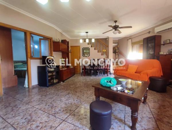 Chalet adosado en calle Rosales