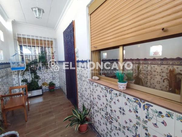 Chalet adosado en calle Rosales