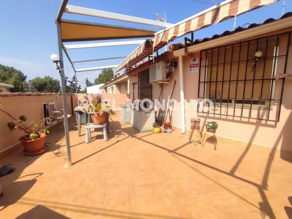 Chalet adosado en calle Rosales