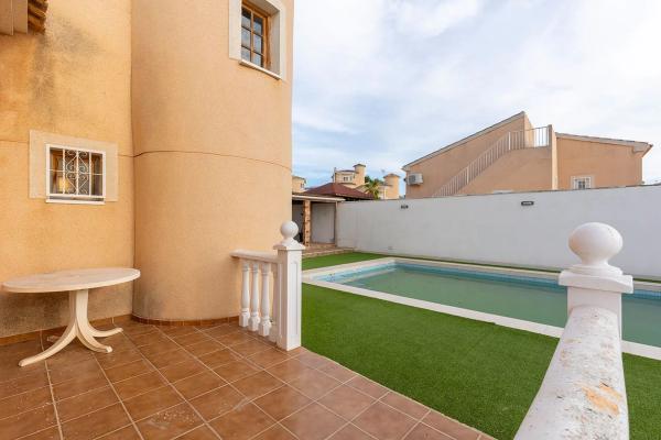 Casa independiente en calle Cuenca s/n