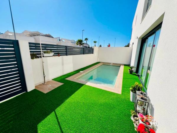 Chalet pareado en calle Vicente Aleixandre