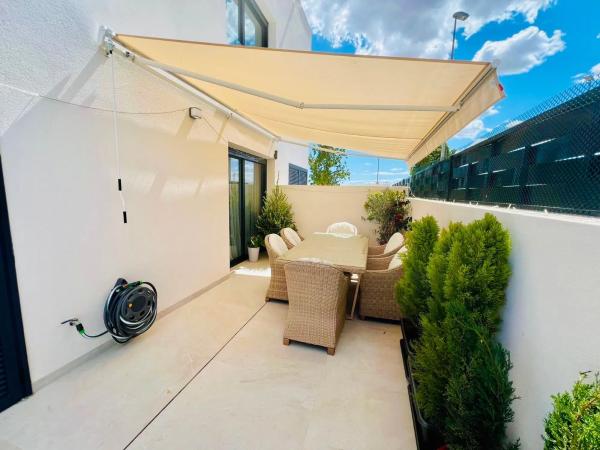 Chalet pareado en calle Vicente Aleixandre