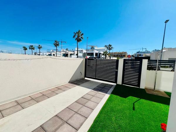 Chalet pareado en calle Vicente Aleixandre