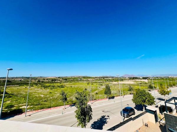 Chalet pareado en calle Vicente Aleixandre