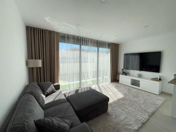 Chalet pareado en calle Vicente Aleixandre, 38