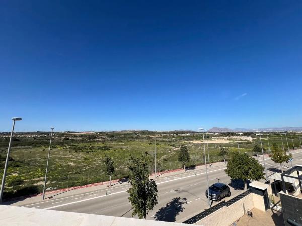 Chalet pareado en calle Vicente Aleixandre, 38