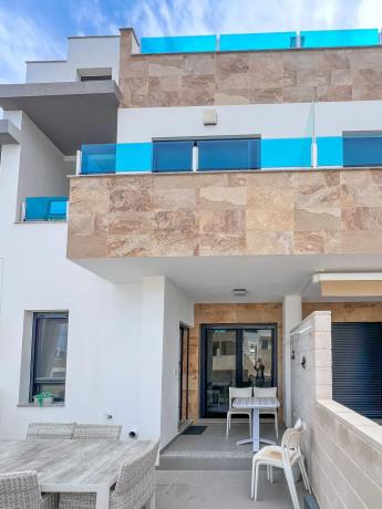 Chalet adosado en avenida Europa, 41