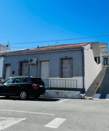 Chalet pareado en calle Aureliano Díaz s/n