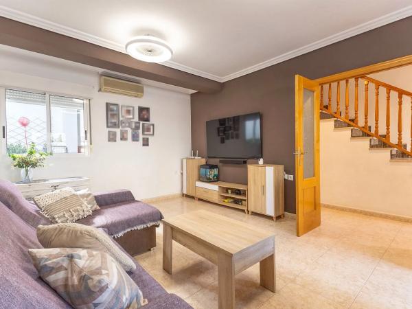 Chalet adosado en calle Camilo José Cela