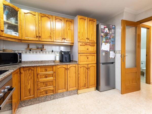 Chalet adosado en calle Camilo José Cela