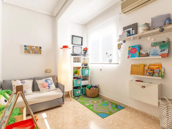 Chalet adosado en calle Camilo José Cela